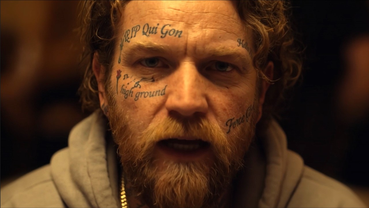 Yung Kenobi, tattooed with a gold chain